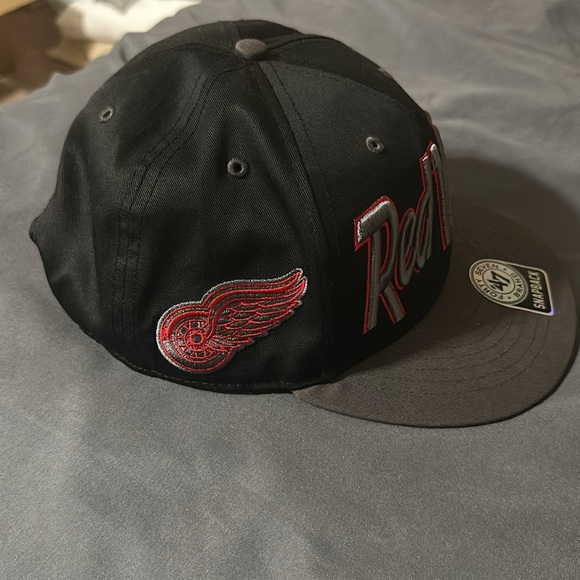 Red wings SnapBack - Picture 2 of 4